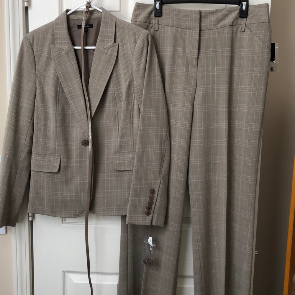 Ladies Pant Suit